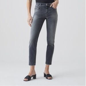 Closed Baker Jean. Low Rise Skinny. Black. Size 26. #706